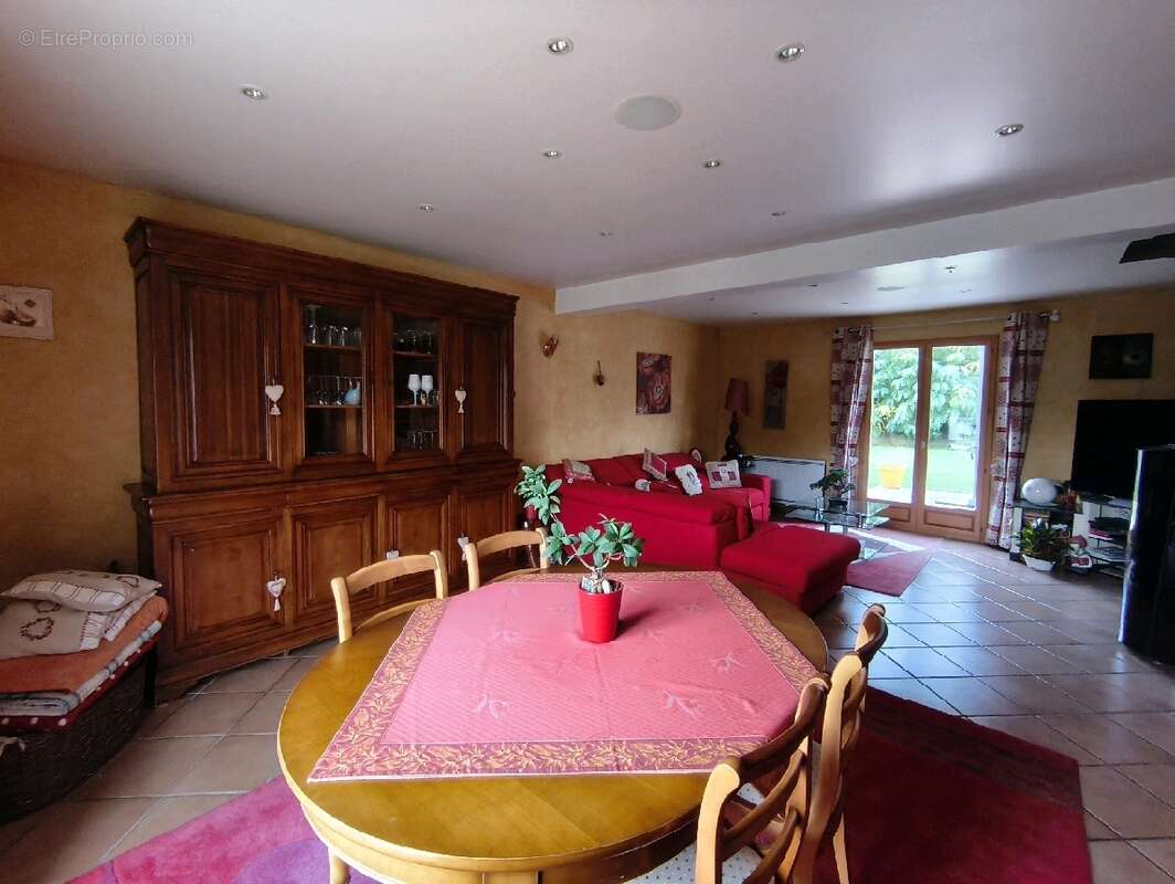 Maison à NESLES-LA-VALLEE