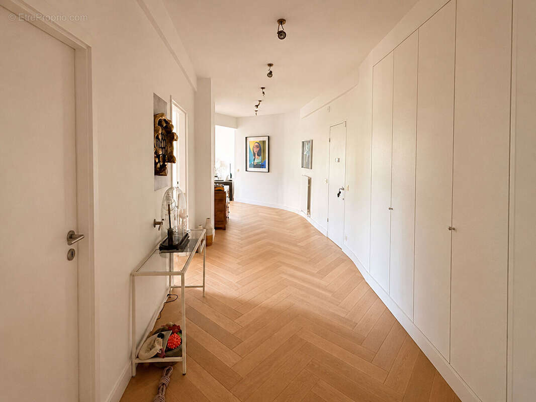 Appartement de prestige 4 pièces à vendre à Auteuil Nord, Paris - photo 2