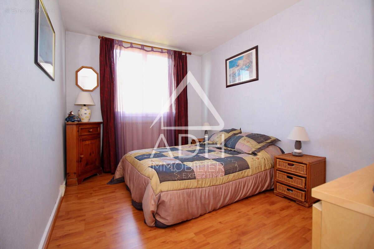 Appartement à NEAUPHLE-LE-CHATEAU