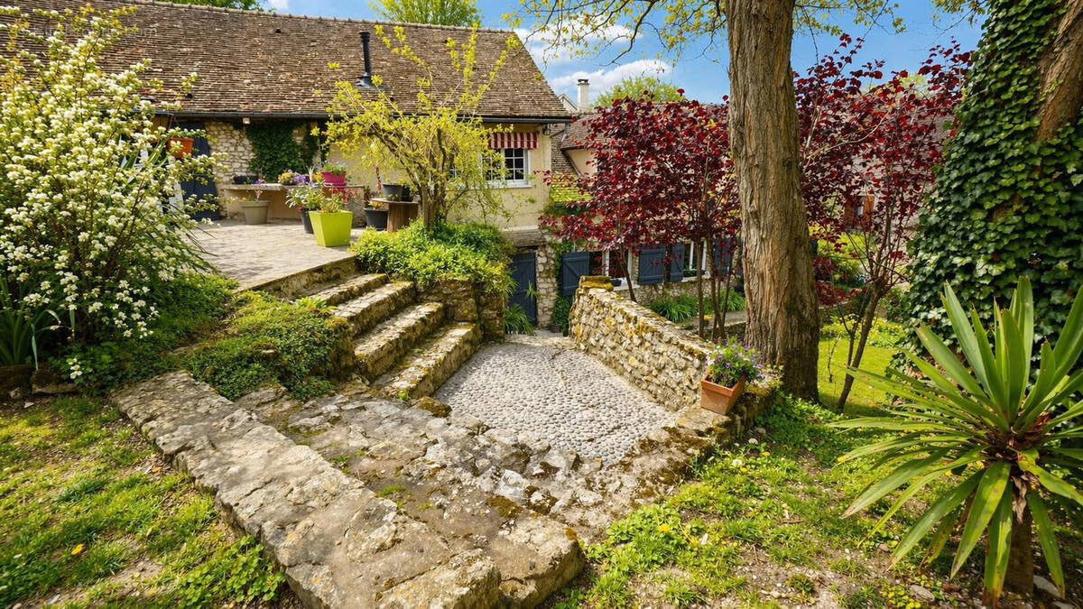 Maison à MONTCHAUVET