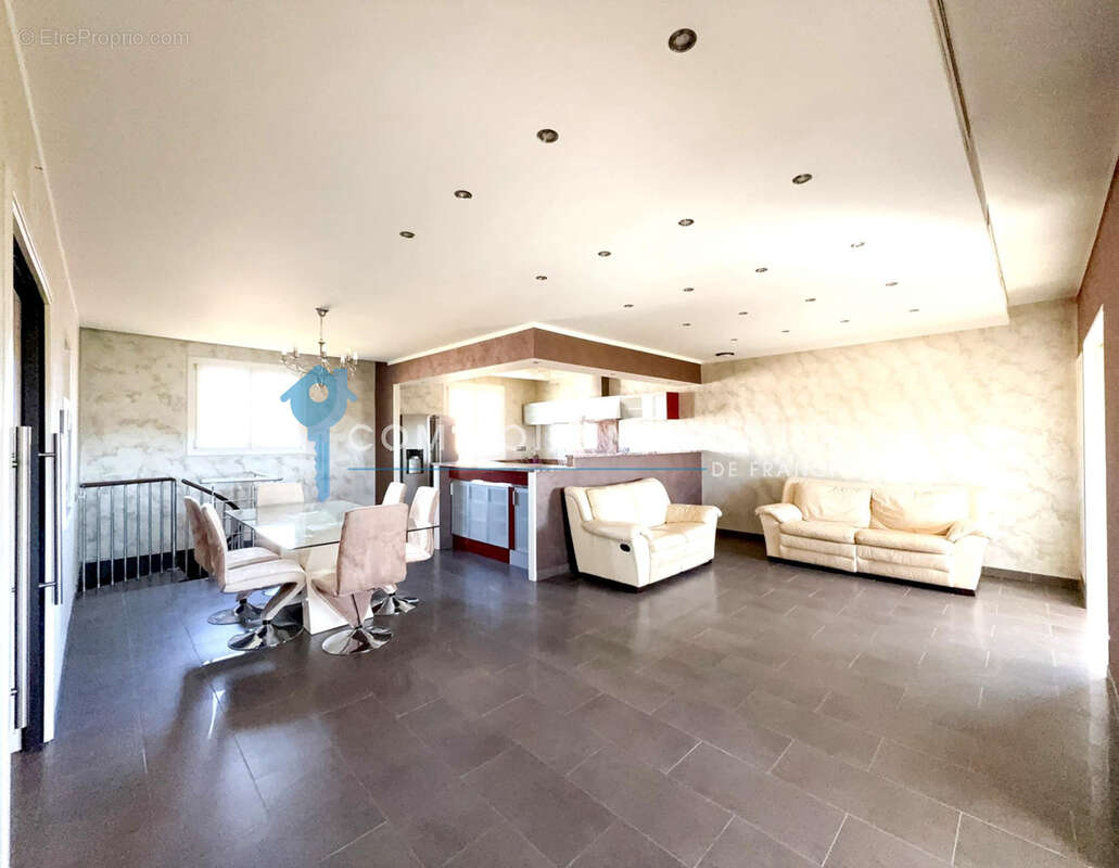 MARIGNANE   Une maison avec beaucoup de potentiel et confort, piscine, T2 indépendant et art de vivre se renco - photo 4