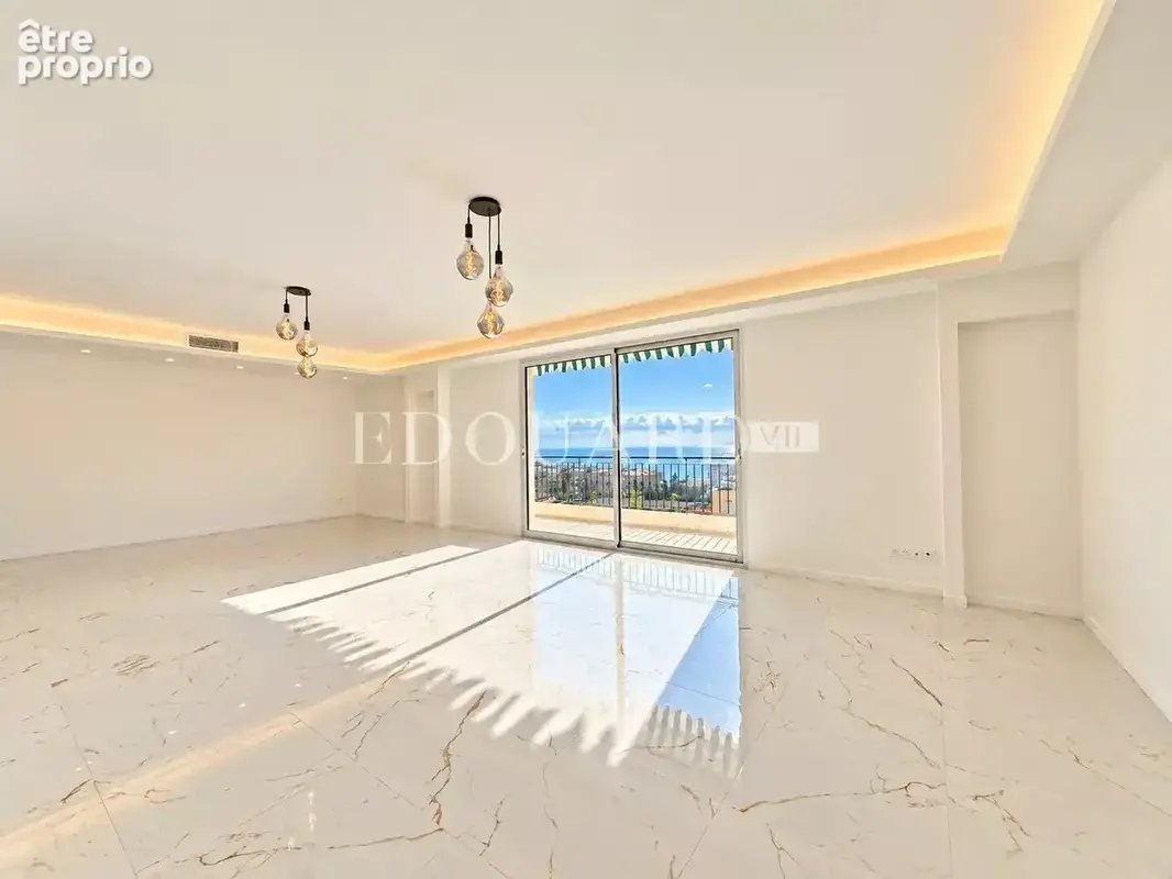 Somptueux quatre pièces à vendre avec belle vue sur la ville et la mer, en plein centre de Roquebrune Cap Martin - photo 4