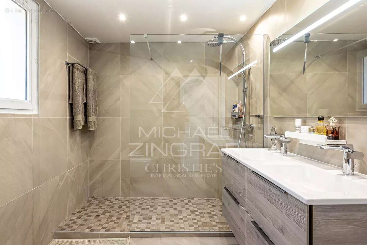 Maison à SAINT-LAURENT-DU-VAR