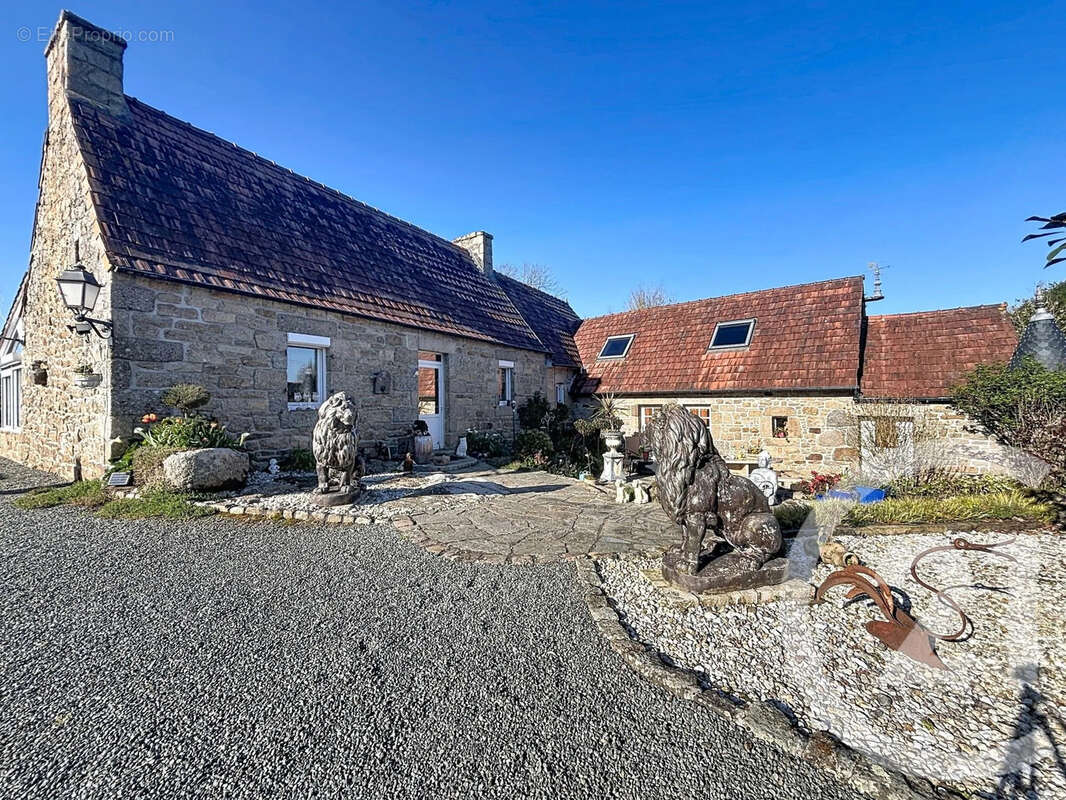 Maison à PLOUBEZRE