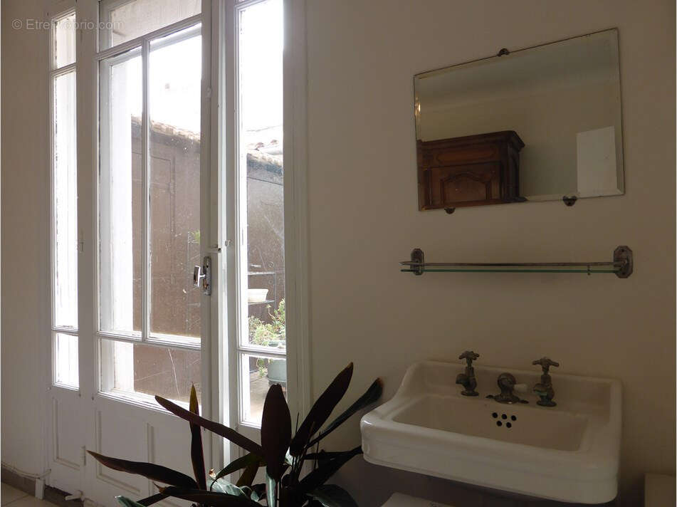 By drive immo rare hotel de ville narbonne appartement t6 avec patio - photo 11