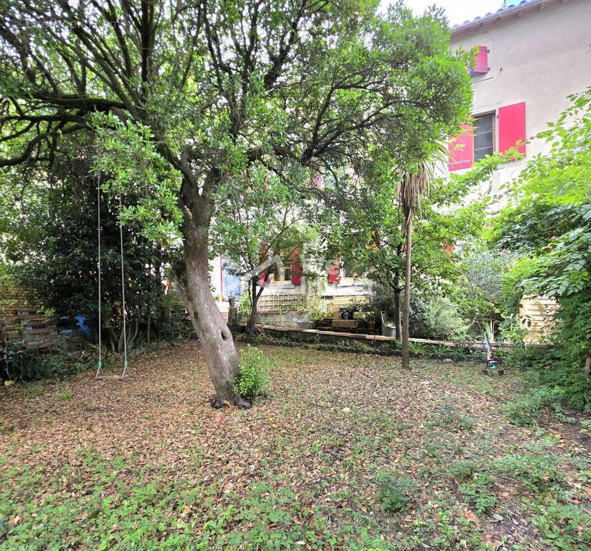 Maison à ESCUEILLENS-ET-SAINT-JUST-DE-BELENGARD