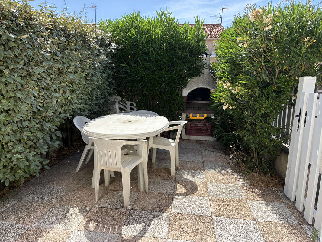 Gruissan rive gauche- maisonnette de type 2 avec jardinet et place de parking - photo 13