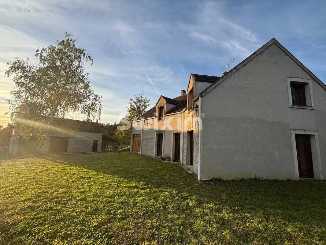 Maison à AVALLON
