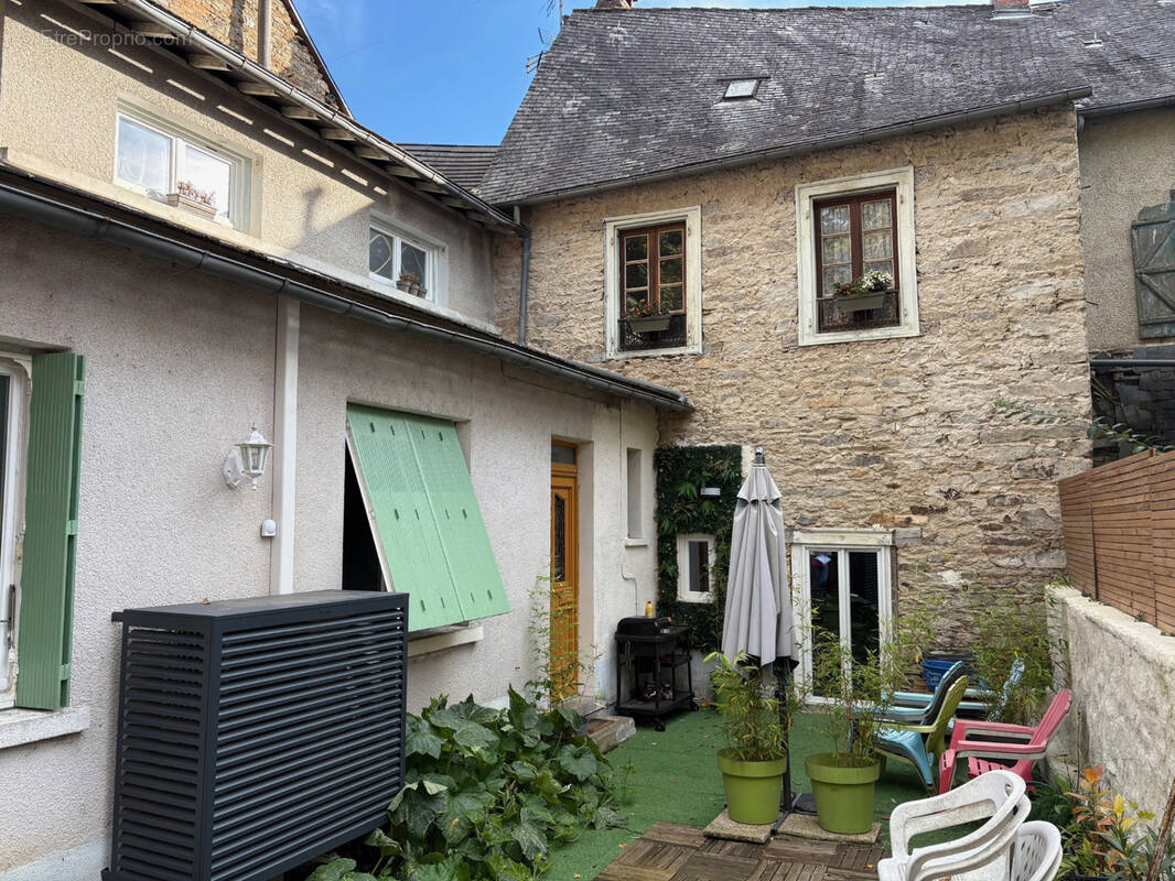 Coussac Bonneval maison de 6 pièces  proche des commerces avec cour et garage - photo 1