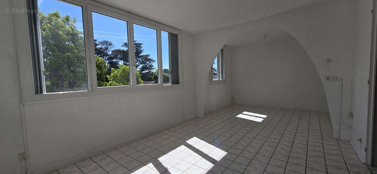 Appartement t3 traversant de 65.86m²  à la mulatiere - photo 2