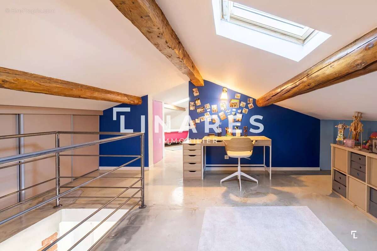 VICTOIRE - Appartement  T5 de 145m² + Balcon + Stationnement - 13013 Saint Mitre - photo 8