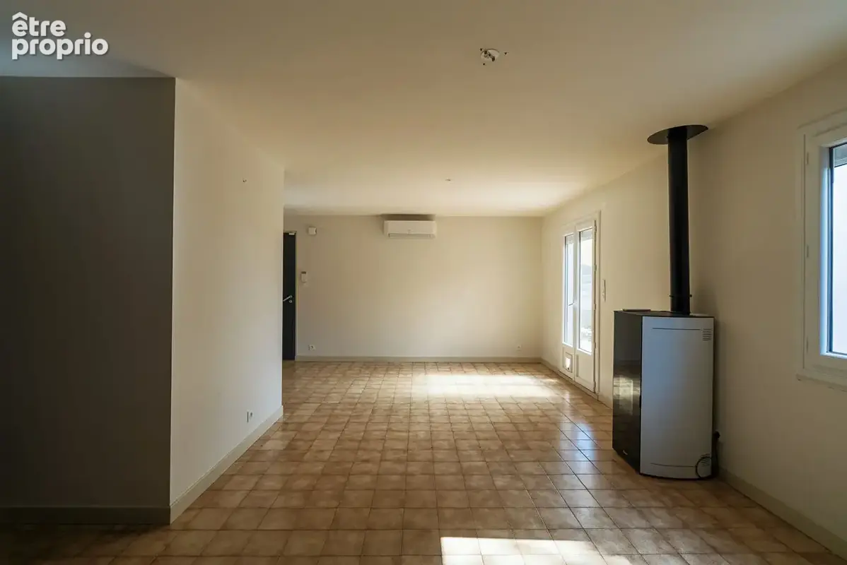 CARCASSONNE - VILLALBE Villa T4 113m² (92m² hab.) avec jardin clos, poêle à bois, climatisation - photo 8
