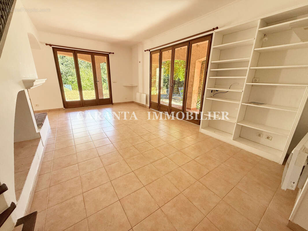 Vente villa 4 pièces Sainte-Maxime proche centre ville avec garage et piscinable - photo 7