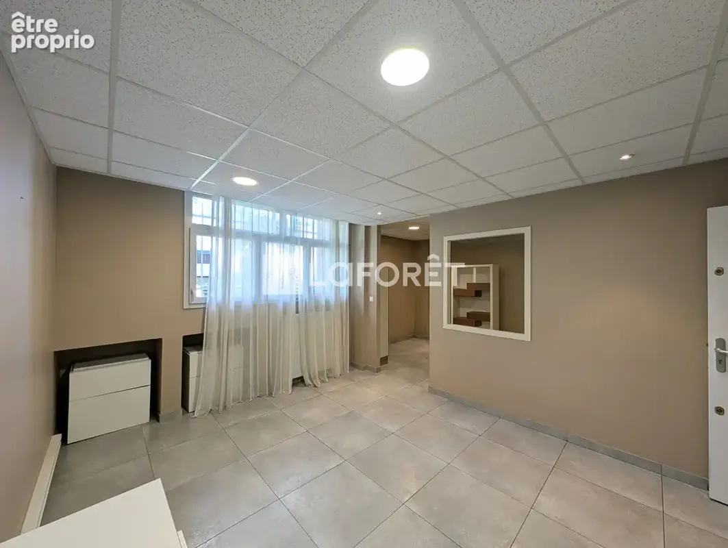 Local professionnel 235m² avec 4 stationnements privatifs - grenoble malherbe - photo 5