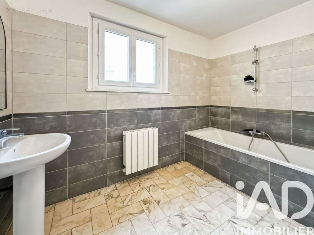 Photo 5 - Maison à VILLENEUVE-SUR-YONNE