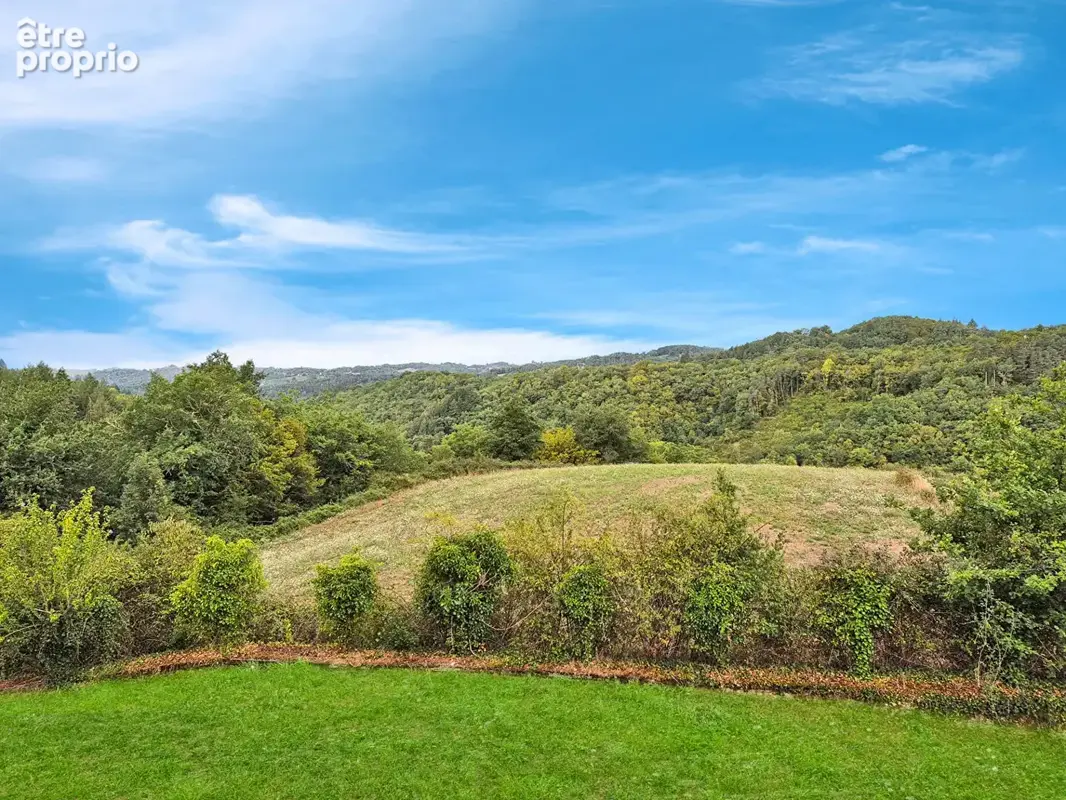 CORRÈZE. Proche d'ARGENTAT. Maison de campagne comprenant 4 chambres, une maison attenante à rénover, une dépendance et un terra - photo 5