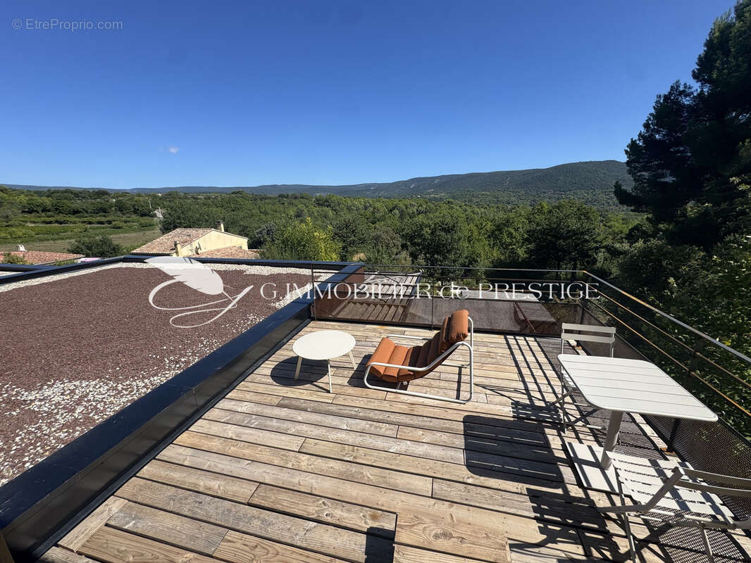 Une villa contemporaine en bois et acier en position dominante - photo 16