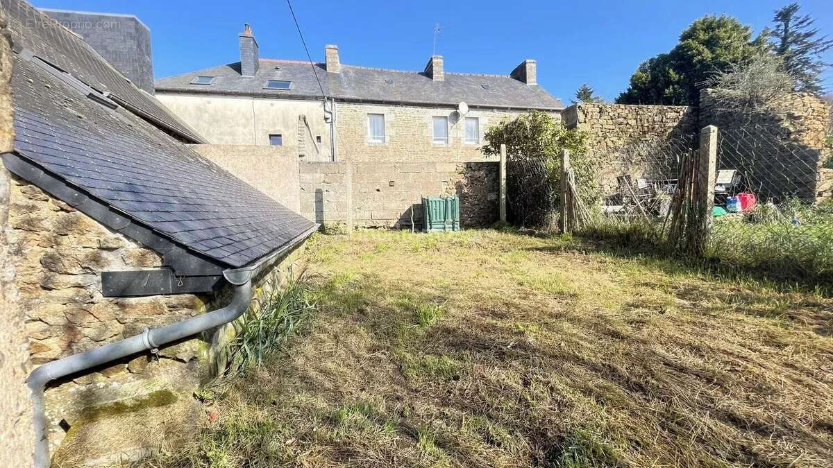 Maison à SAINT-CARREUC