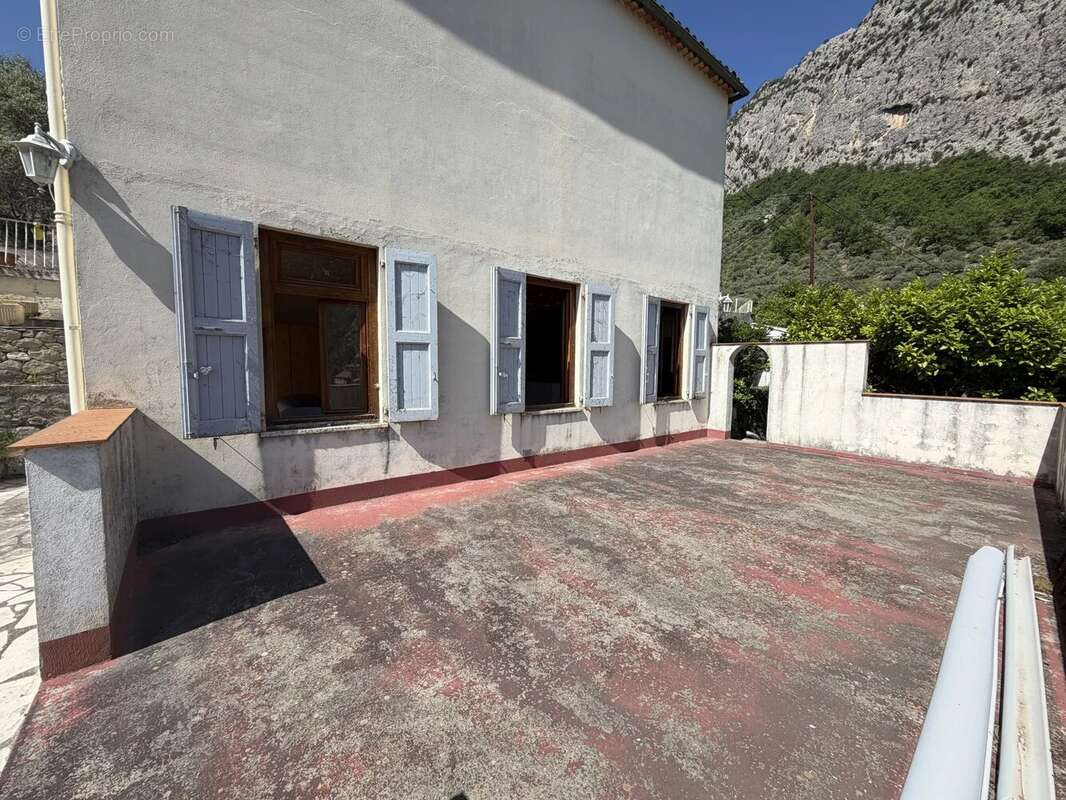 Maison à ENTREVAUX