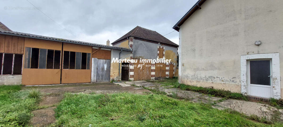 Maison à SAINT-COSME-EN-VAIRAIS