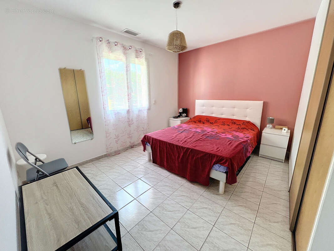 Maison à SAINT-LAURENT-DE-LA-SALANQUE