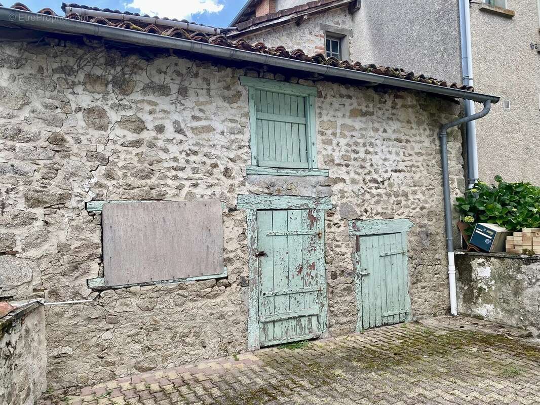 Maison à NANTIAT