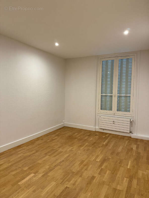 Commerce à PARIS-7E