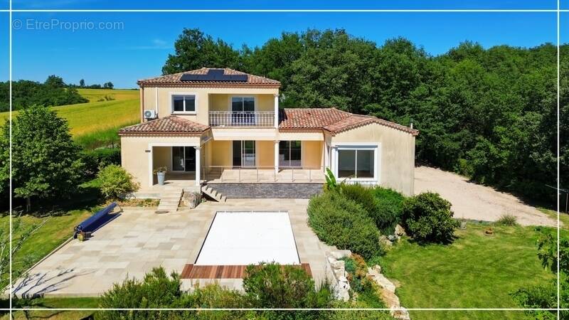 Maison à VIC-FEZENSAC