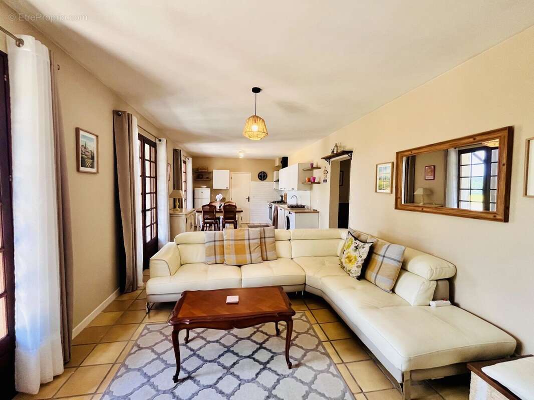 Maison de plain-pied 4 chambres avec jardin et piscine dans un cadre tranquille - photo 3