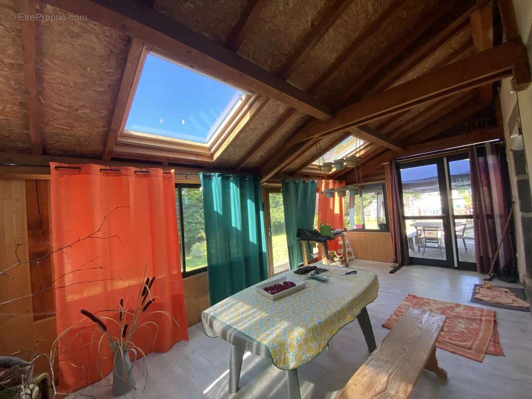 Maison à LA TOUR-D'AUVERGNE