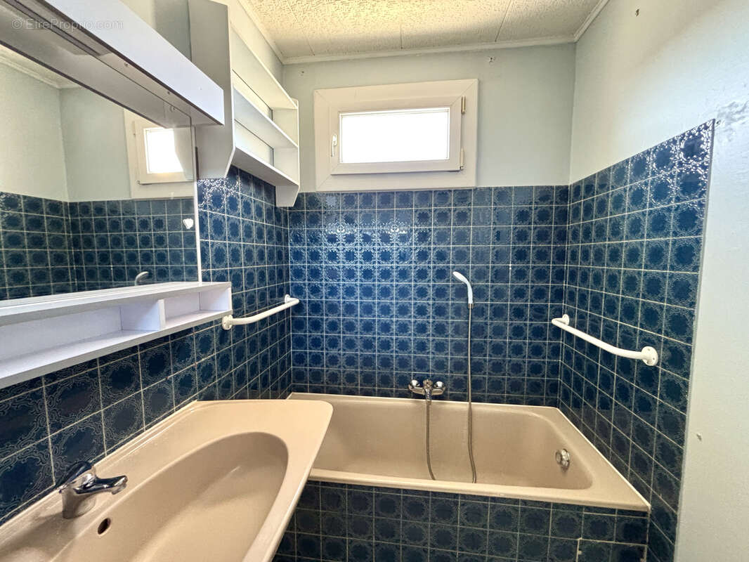 Appartement à SAINT-CYR-SUR-MER