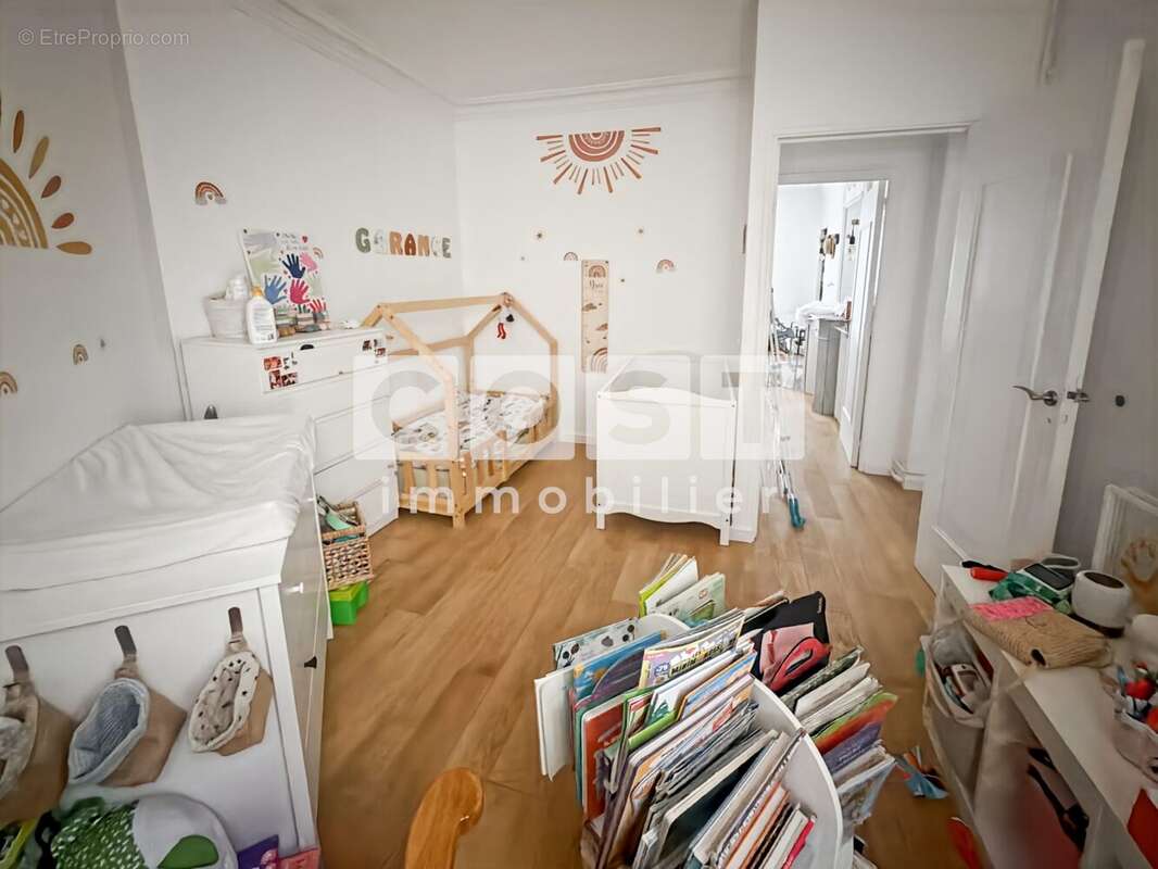 Appartement à COURBEVOIE