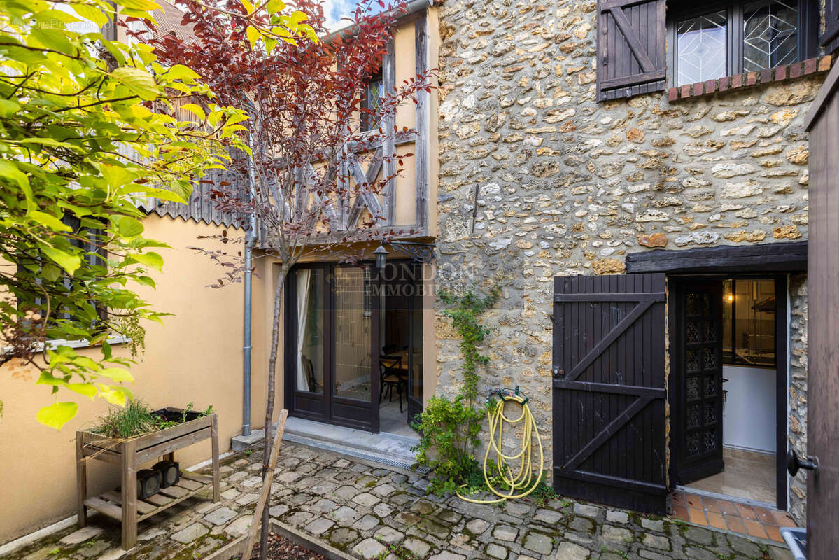 Maison à SAINT-CYR-L'ECOLE