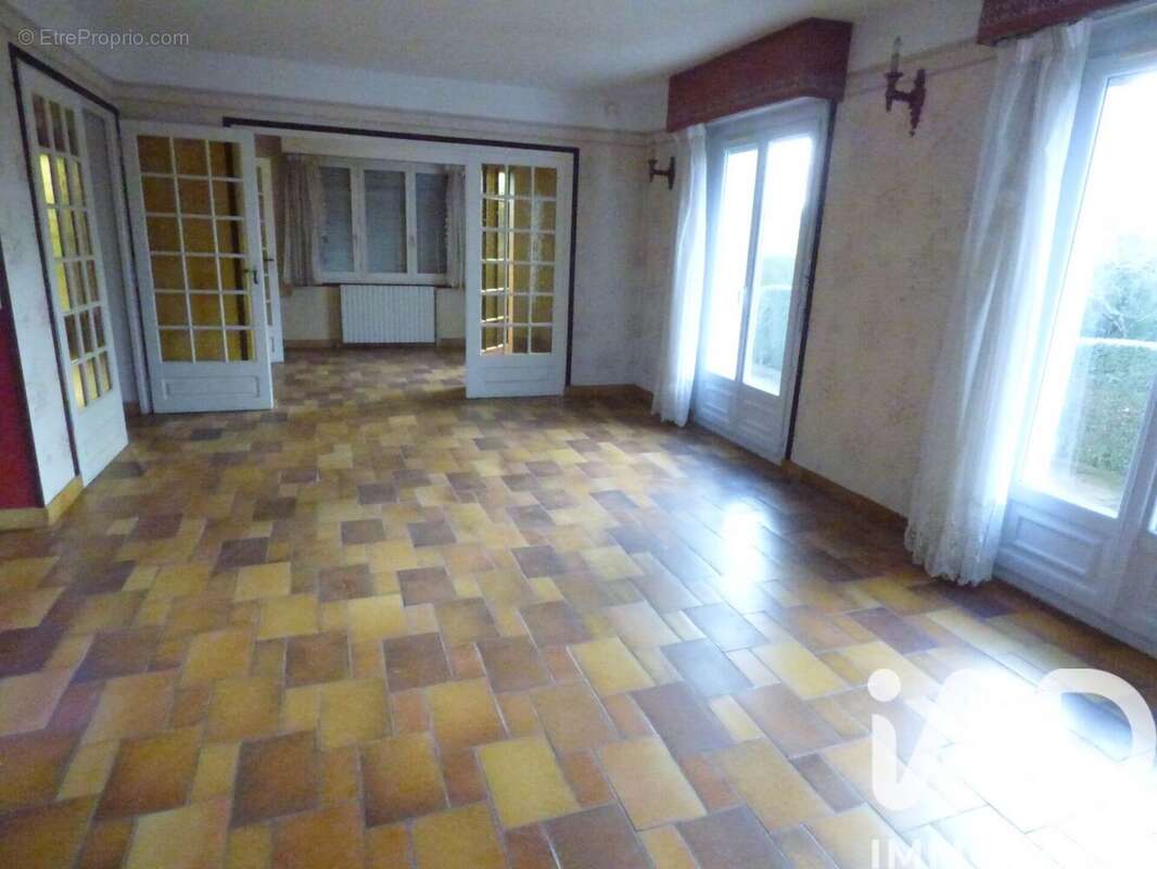Maison 210 m² à Passy-Grigny  - photo 4