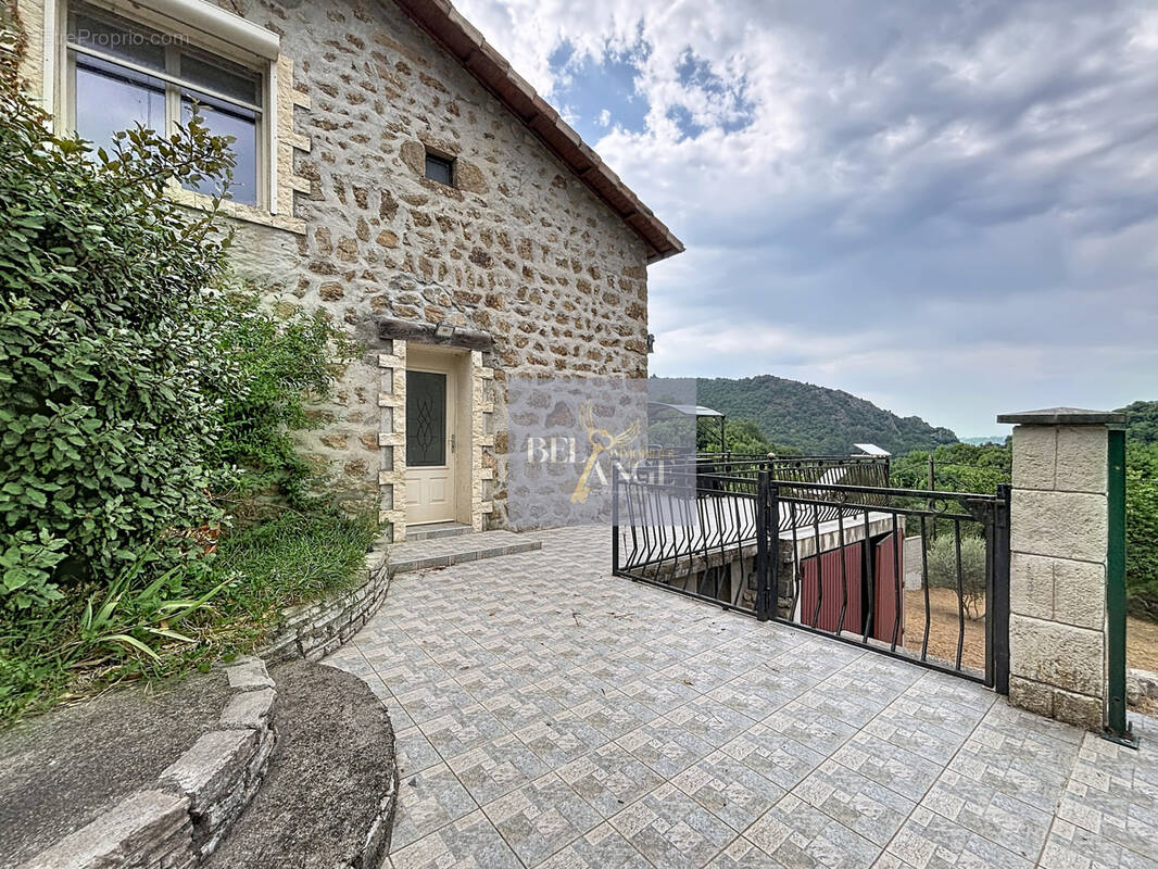 Maison à GENESTELLE