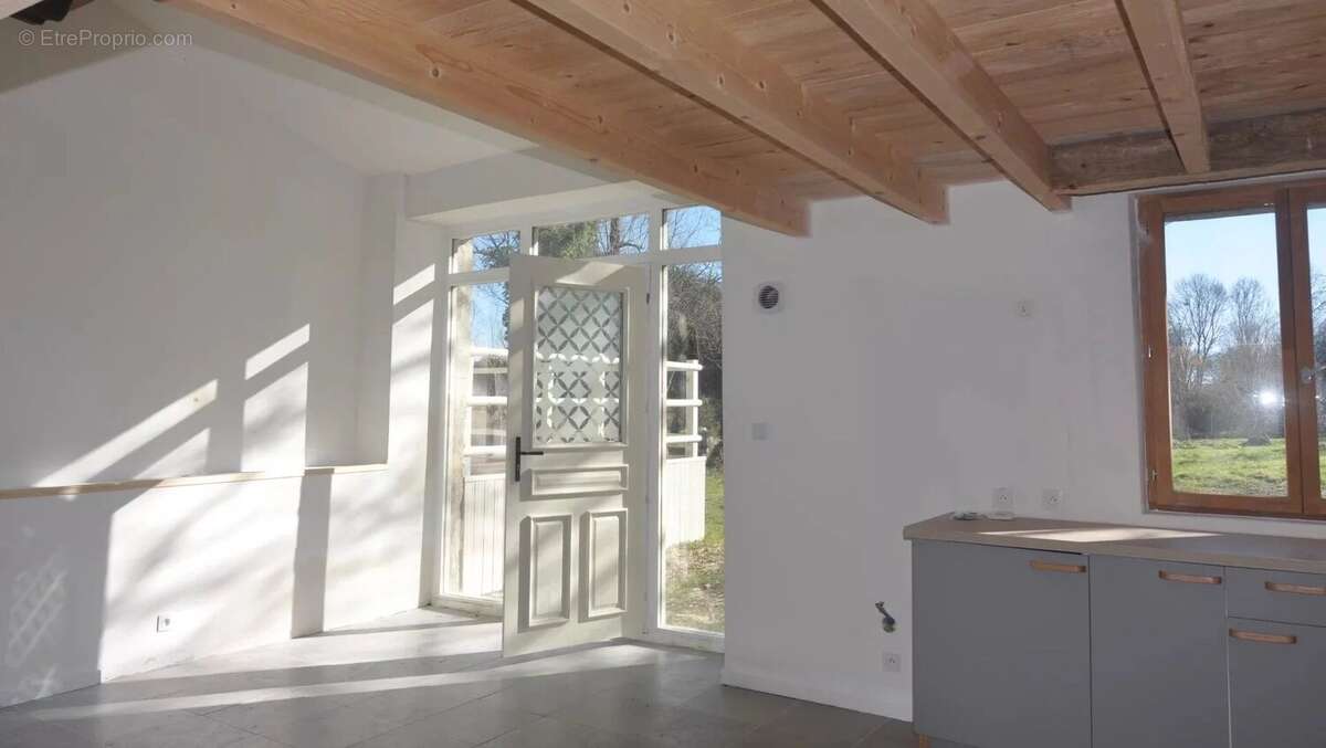 Maison à VILLEBOIS-LAVALETTE