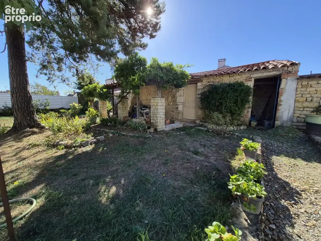 Maison en pierre rénovée en plein cœur de Ste Hermine - photo 4