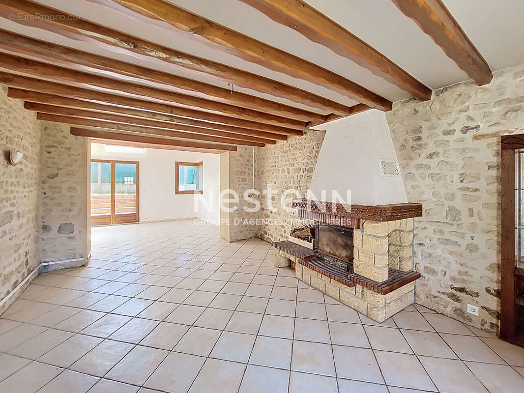 Maison à YMONVILLE