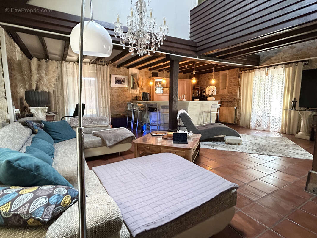 Maison à TERRASSON-LAVILLEDIEU