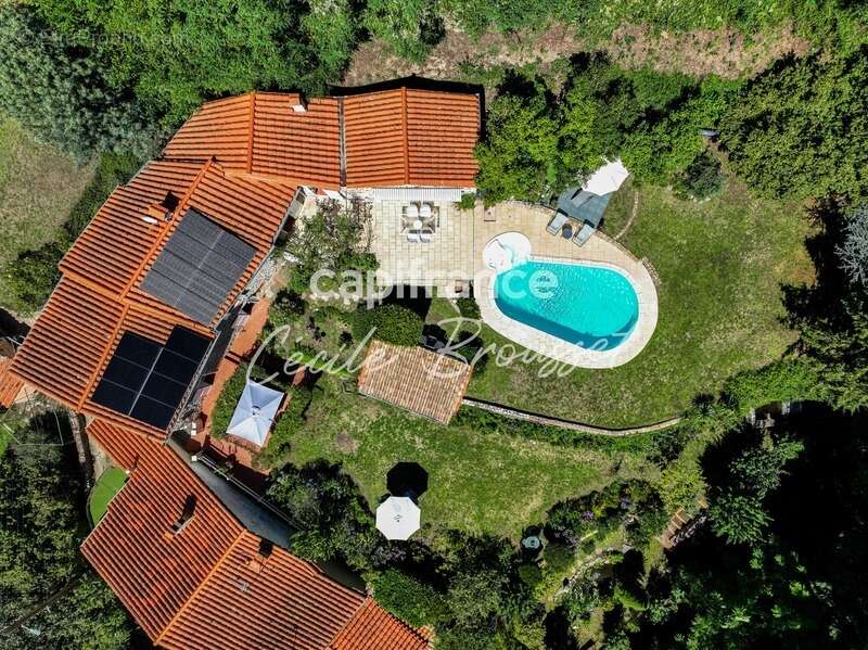 Maison à SAINT-LAURENT-DE-CERDANS