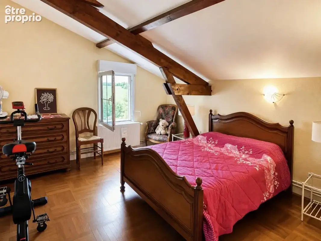 CORNEILLAN  Maison de caractère rénovée de 151 m² sur terrain arboré de 1 592 m² - photo 10