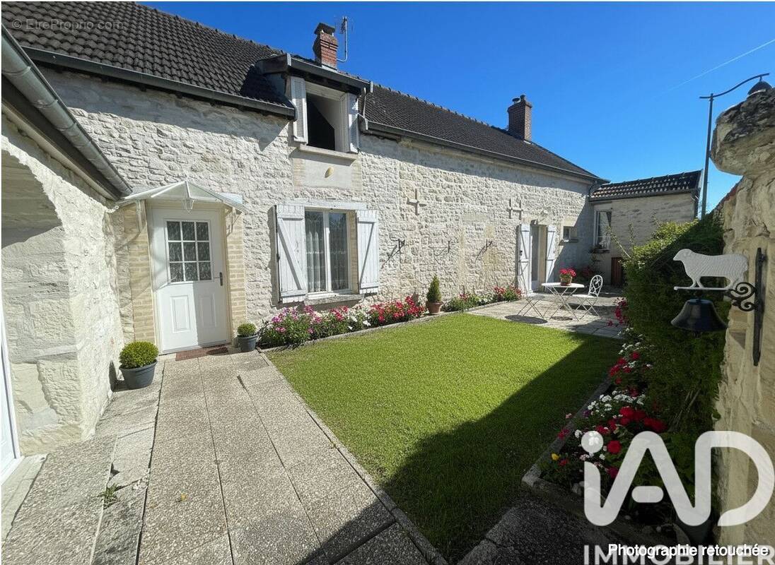 Photo 1 - Maison à COURVILLE