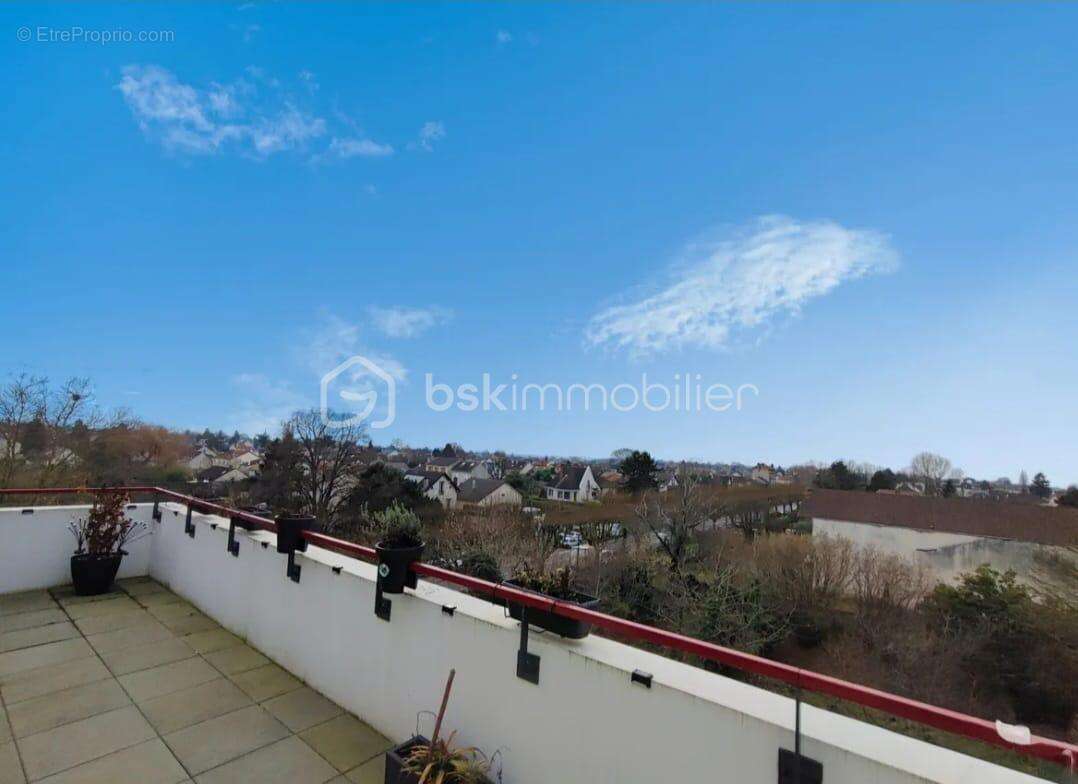 Coup de cœur : magnifique F5 à Montfermeil avec une terrasse de 45 m² et place de parking, proche des commerces, transports et é - photo 3