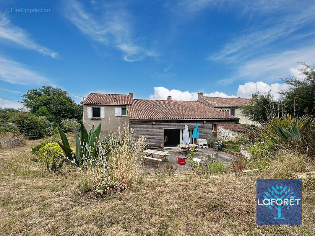 Maison à CHATEAU-GUIBERT