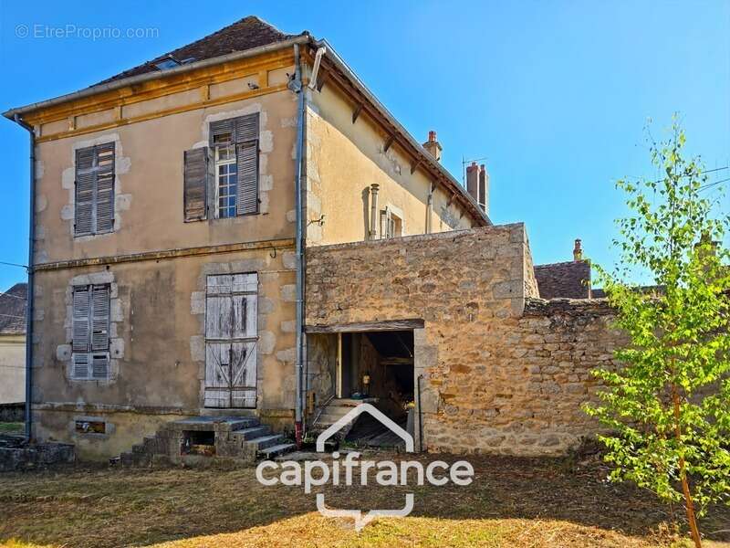 LORMES (Morvan) – Ancien hôtel particulier du XVIIIᵉ siècle – 780 m² de caractère à restaurer - photo 3