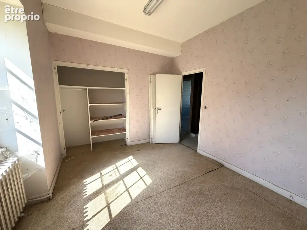 Marcenat   Jolie maison de plain-pied de 138 m2 sur un terrain de 2 272 m2 - photo 7
