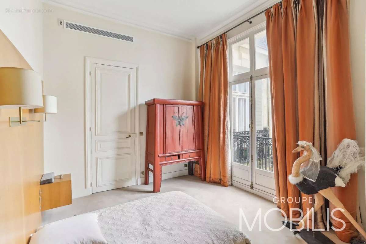 Appartement à PARIS-8E