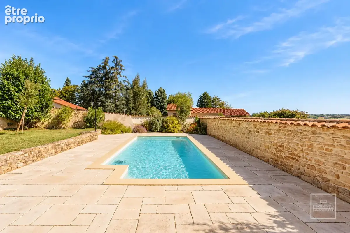 St germain au mont d'or, corps de ferme avec dependances, jardin et piscine - photo 2