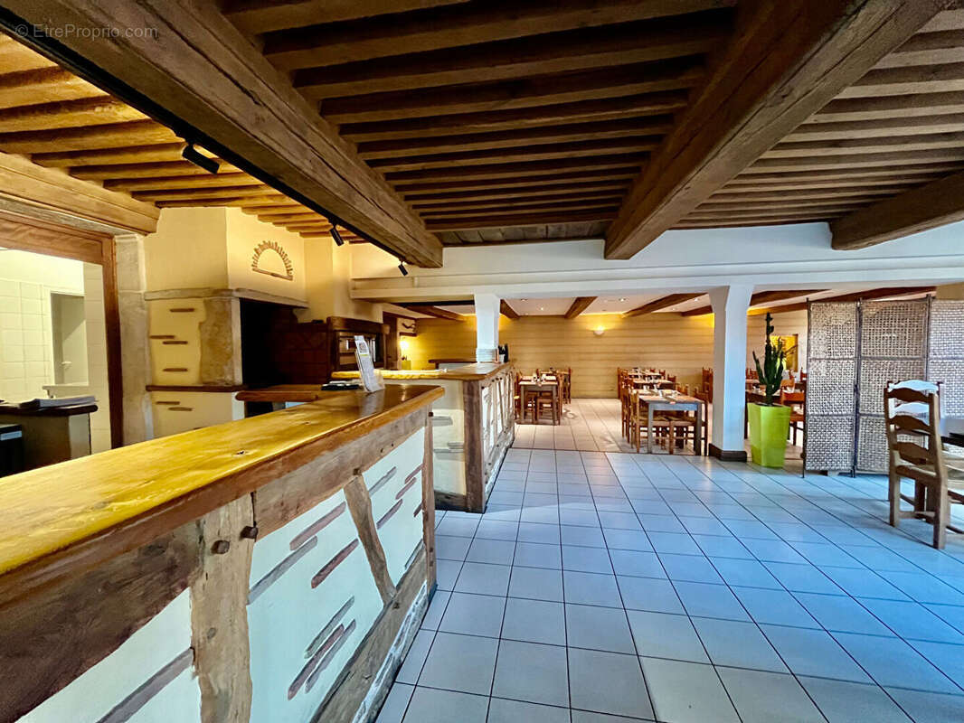 Commerce à PONT-DE-VAUX