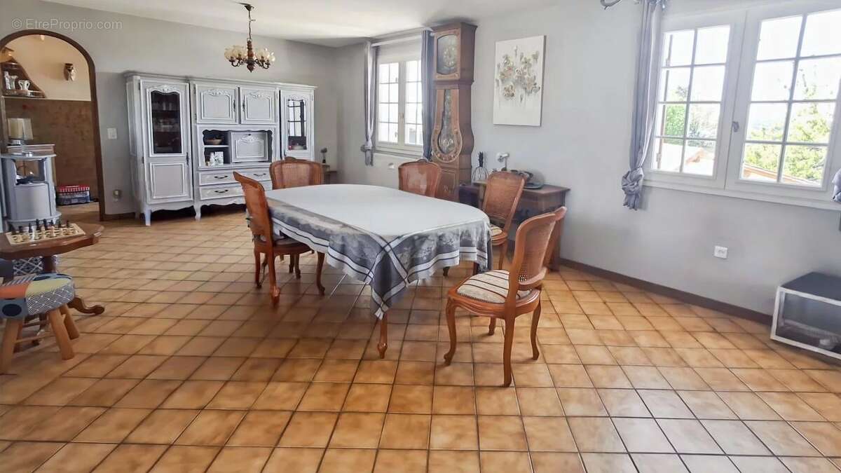 Maison à MENSIGNAC